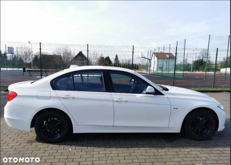 BMW Seria 3 318d Touring Sport Line - 28