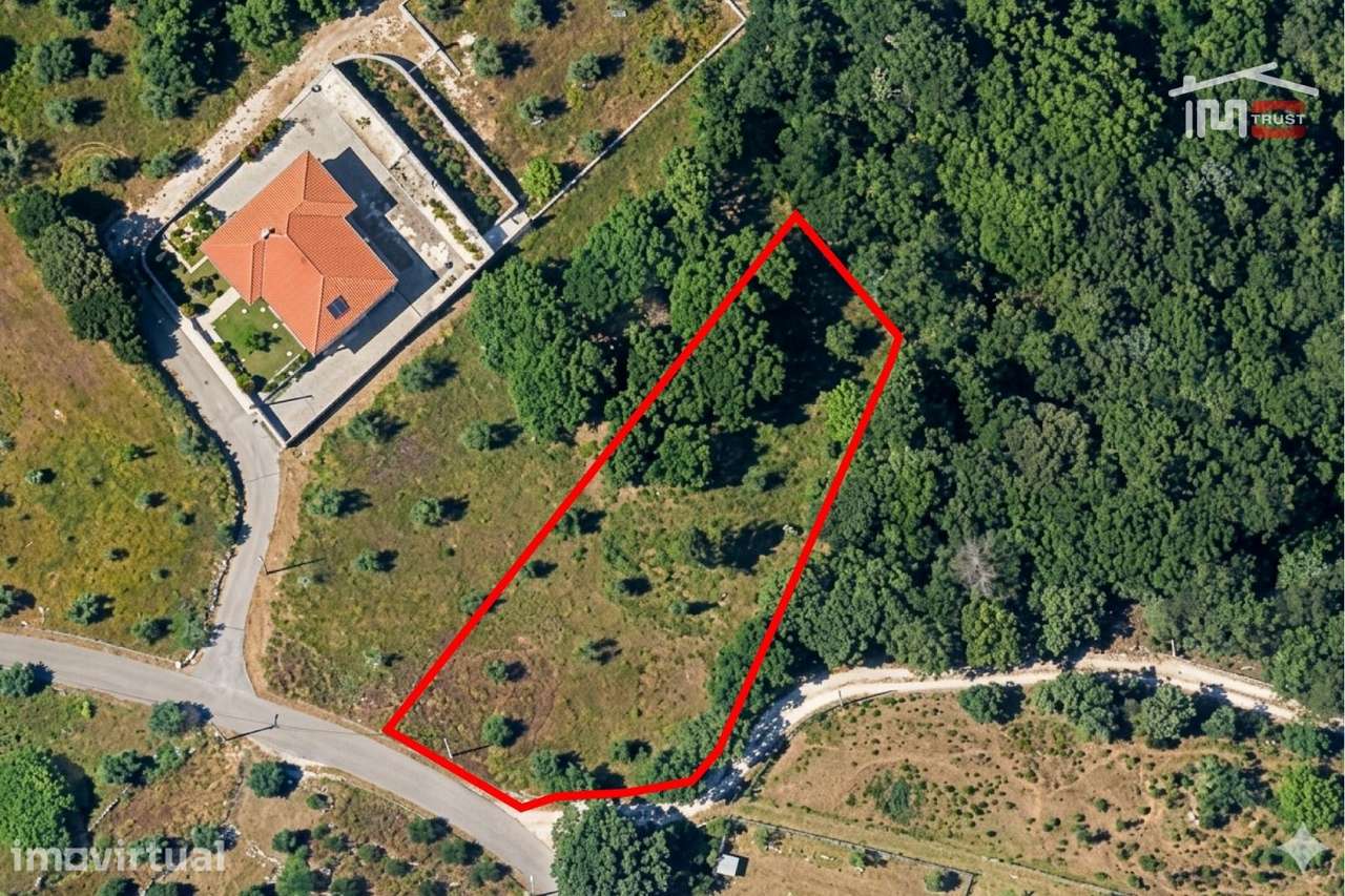 Terreno com possibilidade de construção com uma área 1898 M2 - Grande imagem: 2/21