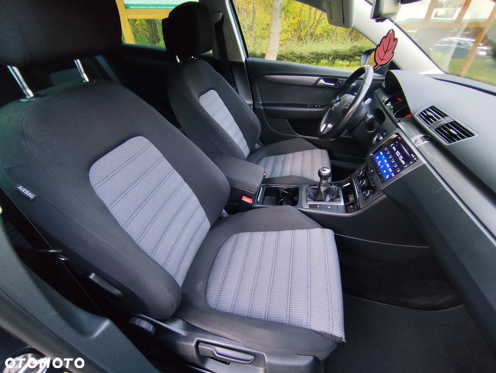 Volkswagen Passat 2.0 TDI Comfortline - 16