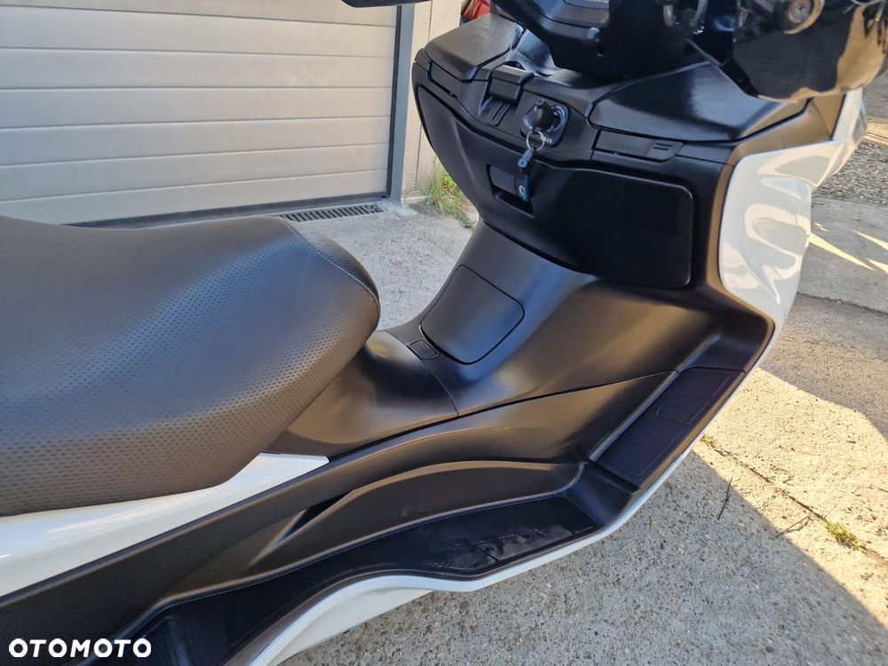 Suzuki Burgman - 21