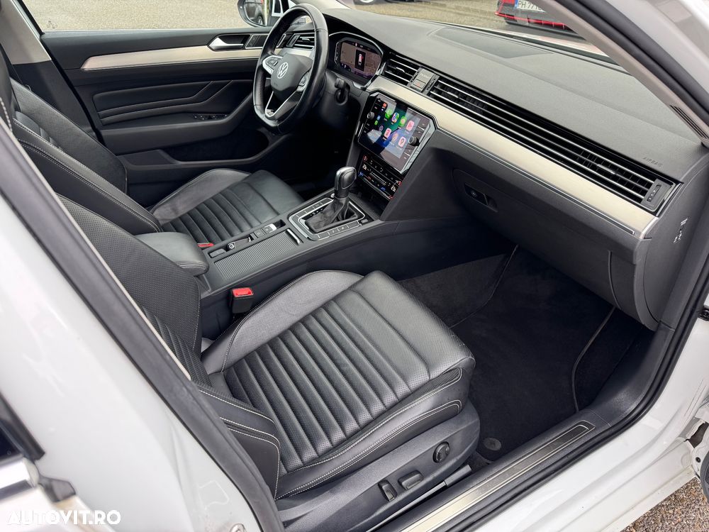 Volkswagen Passat Variant 2.0 TDI SCR DSG Elegance - 25