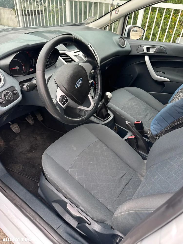 Ford Fiesta 1.4 TDCi Ambiente - 8