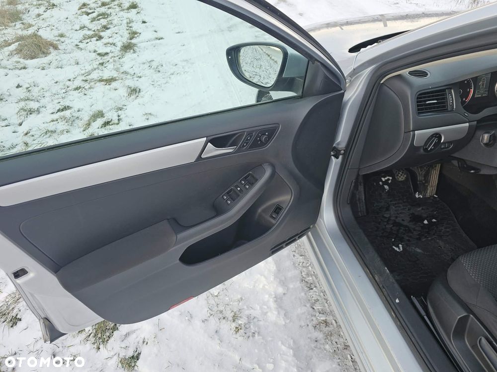 Volkswagen Jetta 1.6 TDI Trendline - 5