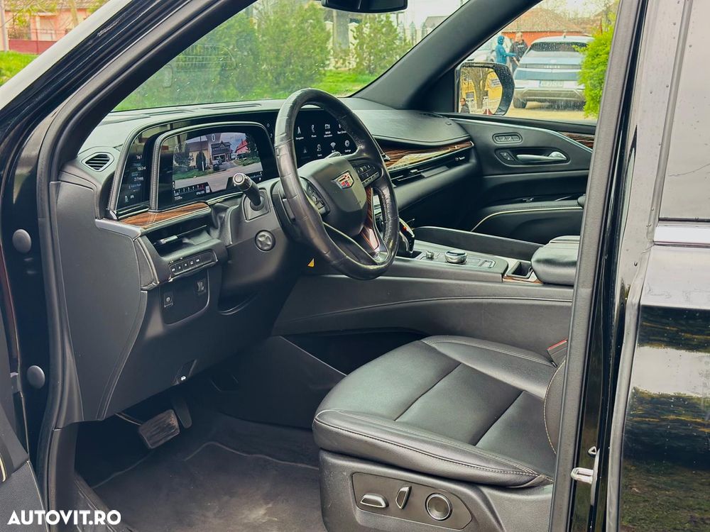 Cadillac Escalade - 2