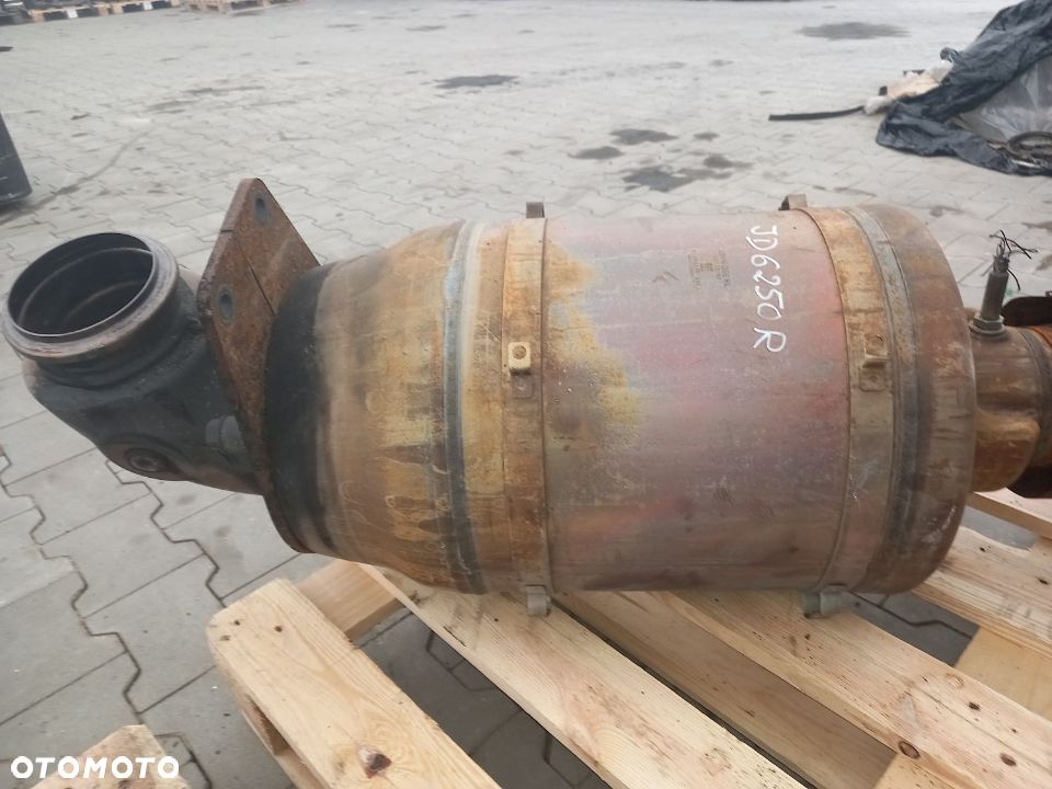 Tłumik DPF DOC SRC z DEF rury mocowanie osłony John Deere 6250R seria 6R - 6