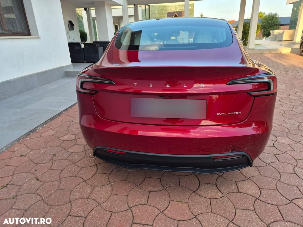 Tesla Model 3 - 8
