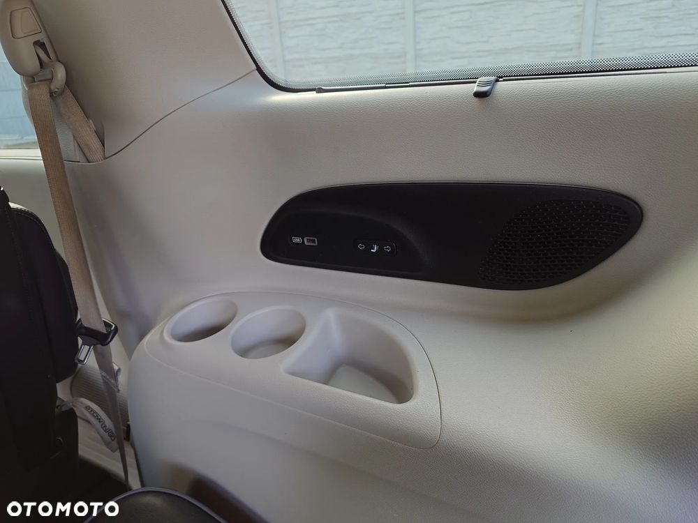 Chrysler Pacifica - 15