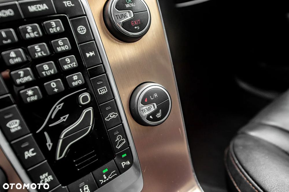 Volvo V40 Cross Country T5 AWD Geartronic Momentum - 25