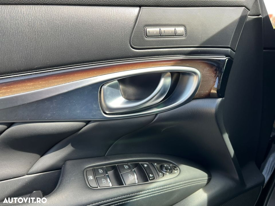 Infiniti M35 - 13