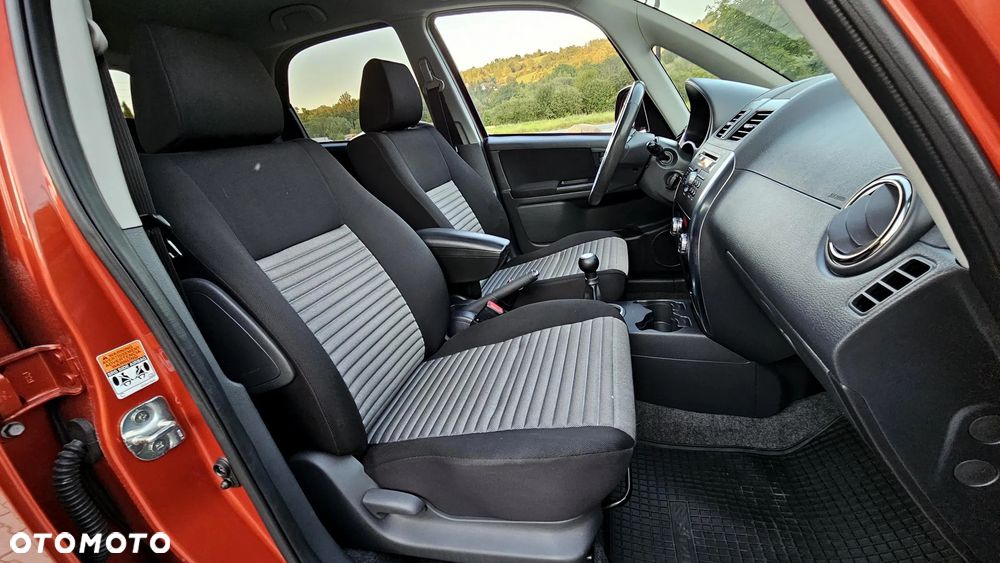 Suzuki SX4 1.6 Premium - 26