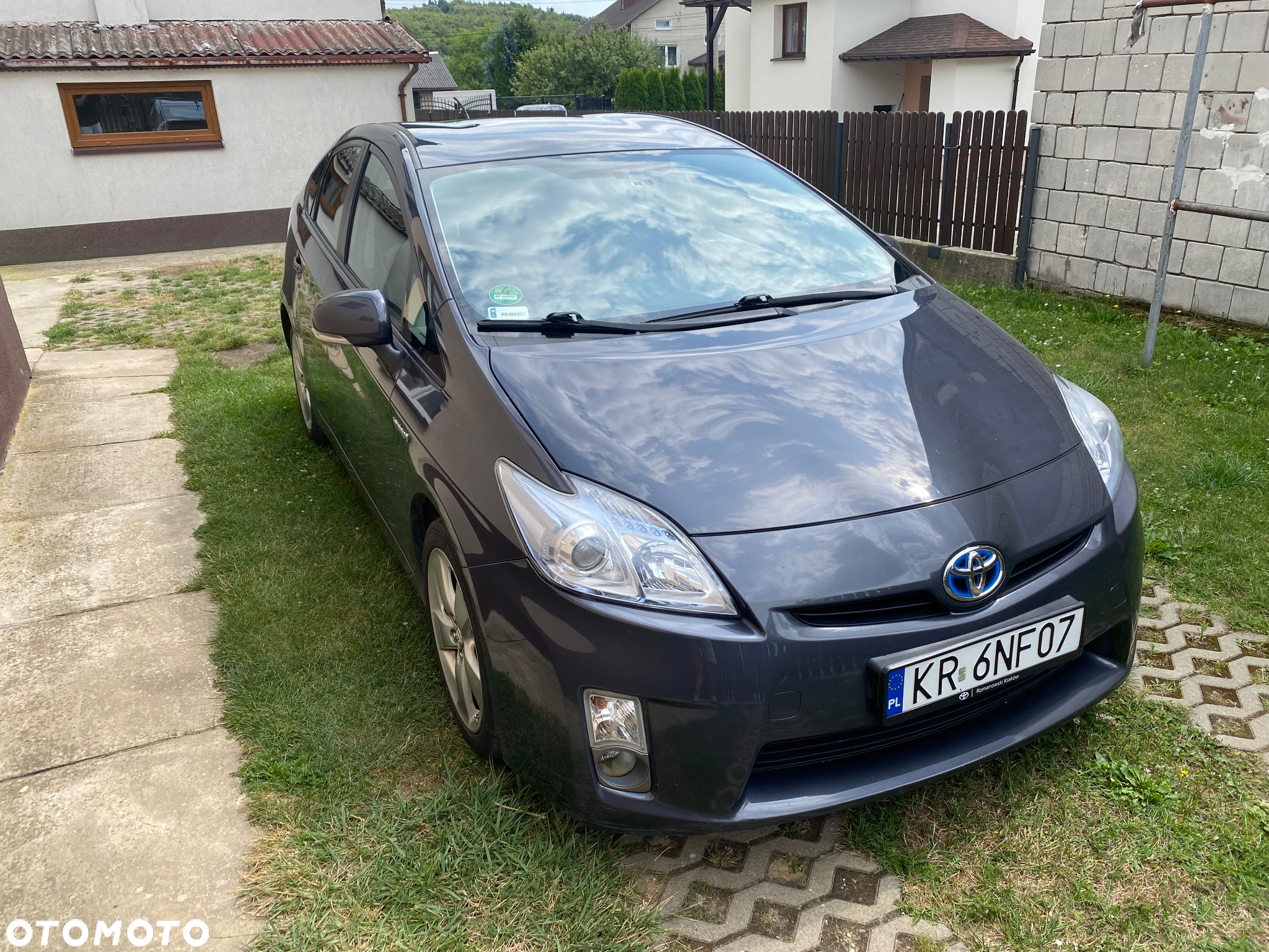 Toyota Prius (Hybrid) - 8