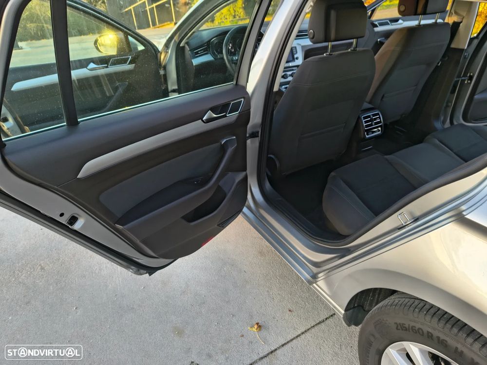 VW Passat Variant 1.6 TDI Confortline - 12