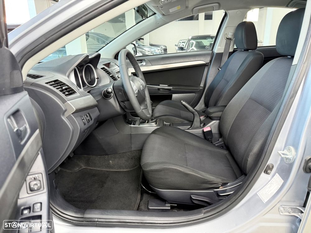 Mitsubishi Lancer 1.5 Invite - 13