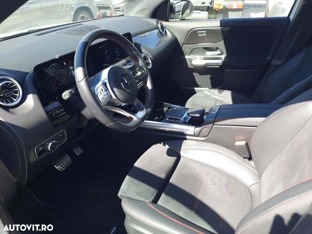 Mercedes-Benz GLA - 9