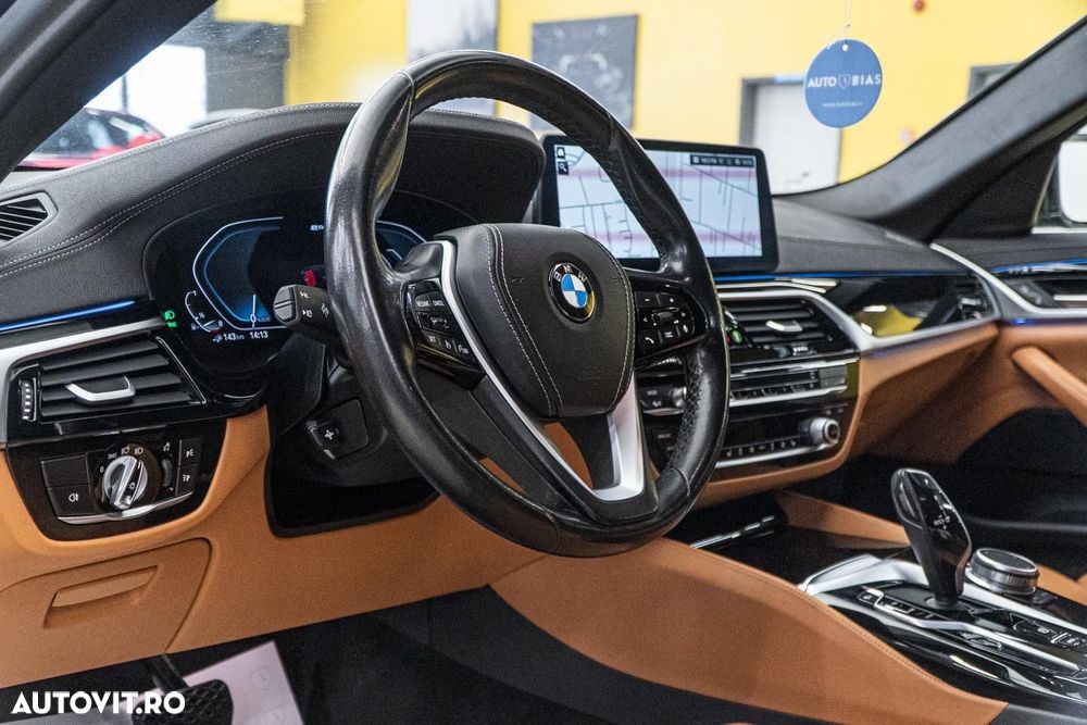BMW Seria 5 530e Aut. Luxury Line - 7