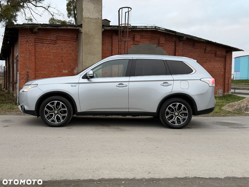 Mitsubishi Outlander - 1