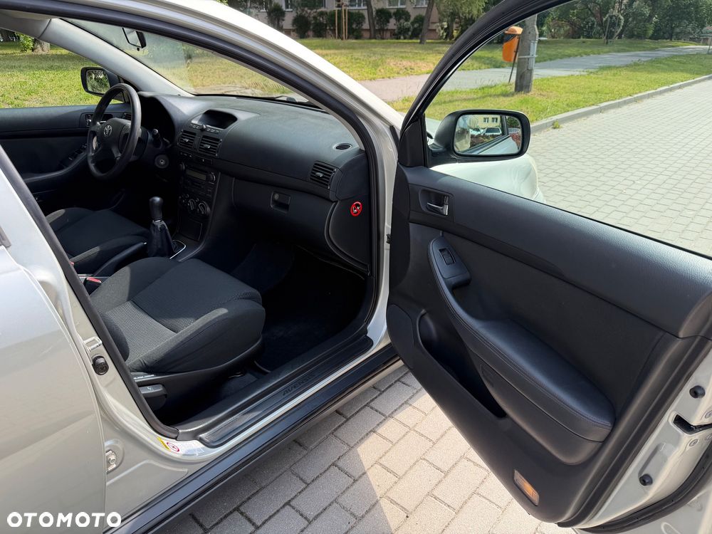 Toyota Avensis - 22