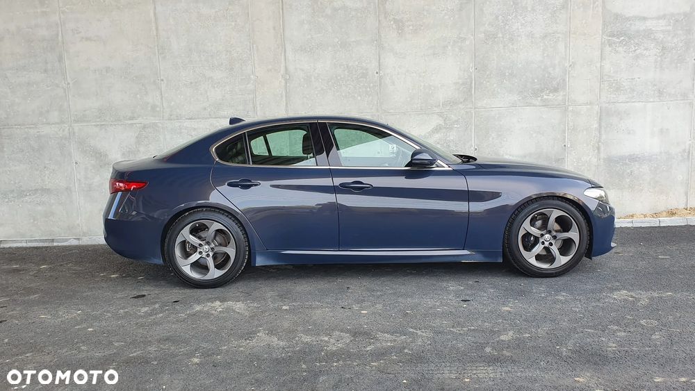 Alfa Romeo Giulia 2.2 AT8 Super - 8