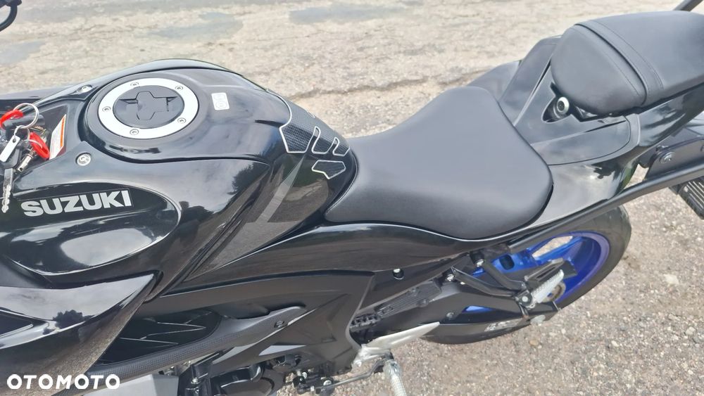 Suzuki GSX - 30