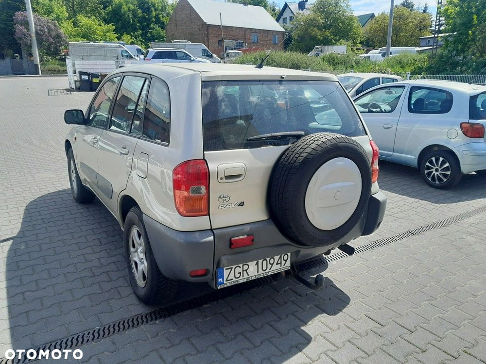 Toyota RAV4 2.0 VVT-i 4x4 - 4