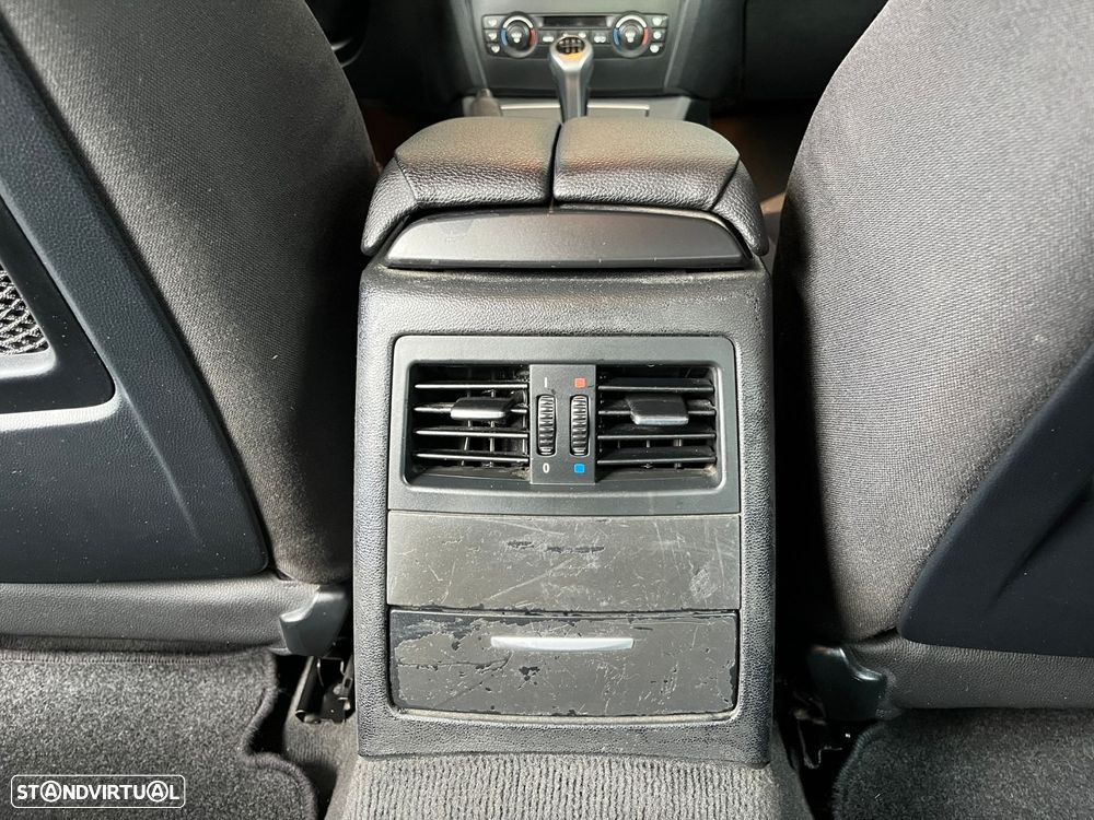 BMW 320 d EfficientDynamics - 30