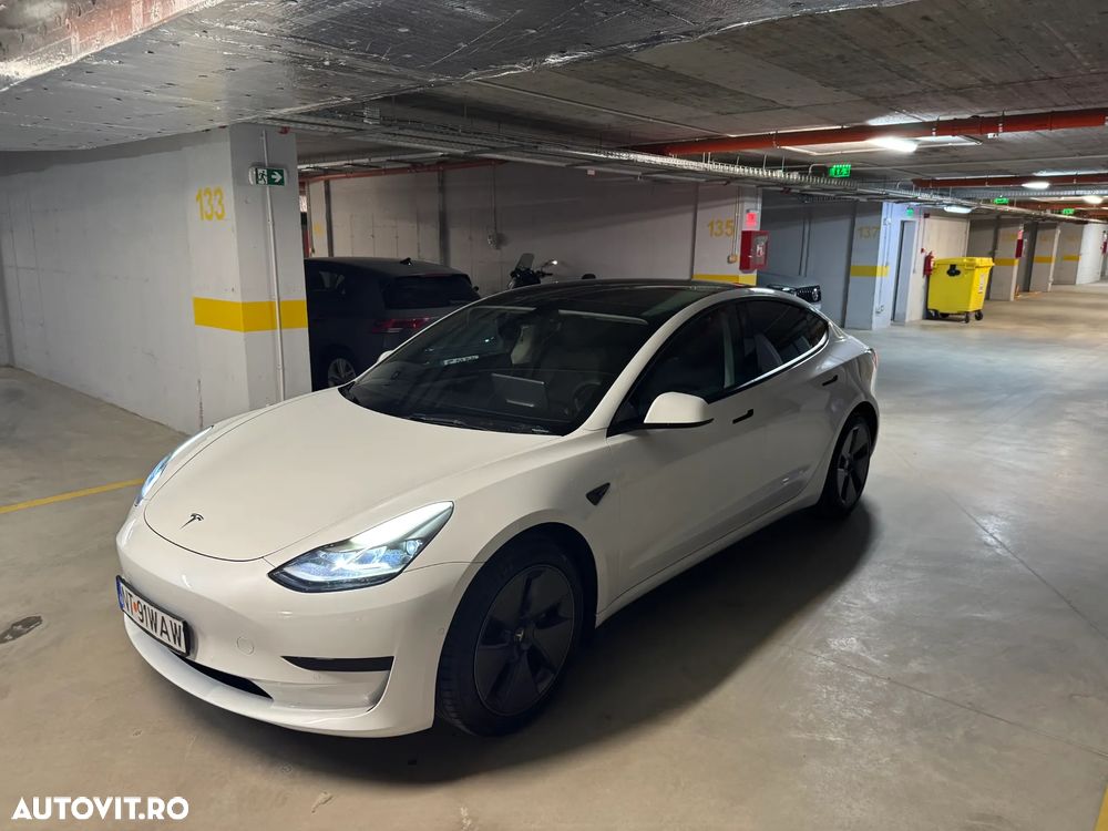 Tesla Model 3 - 4