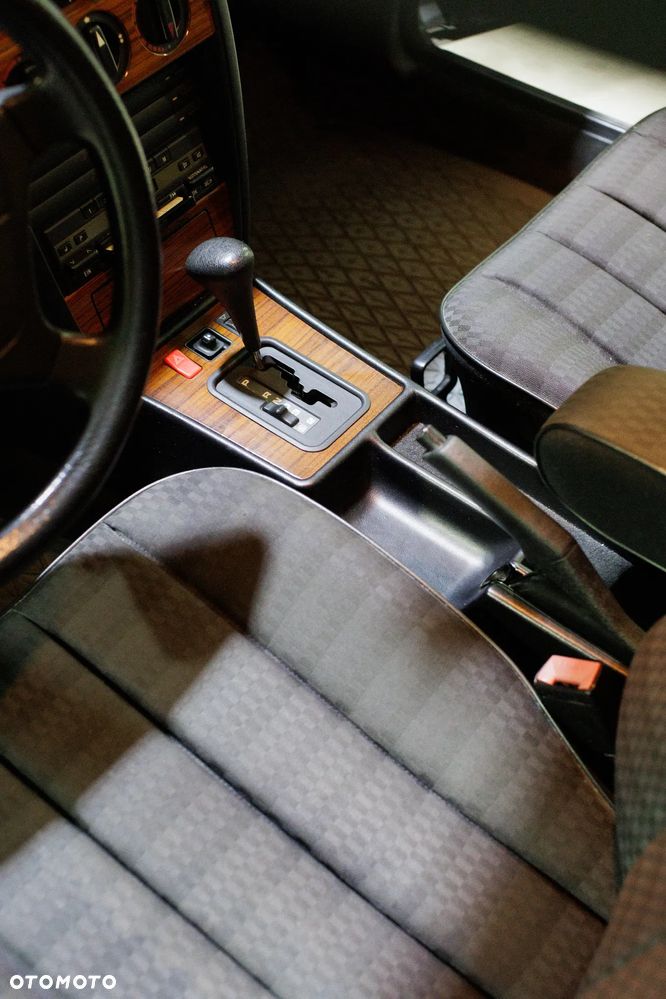 Mercedes-Benz W201 (190) - 12