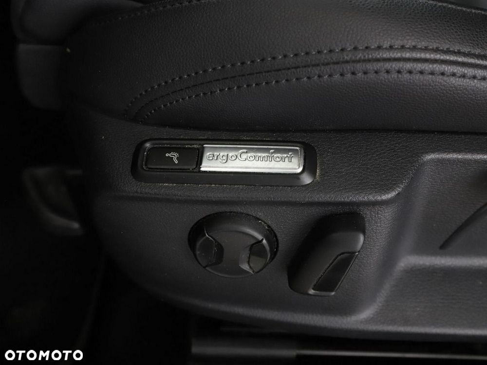 Volkswagen Passat Variant 1.5 TSI OPF DSG Highline - 38