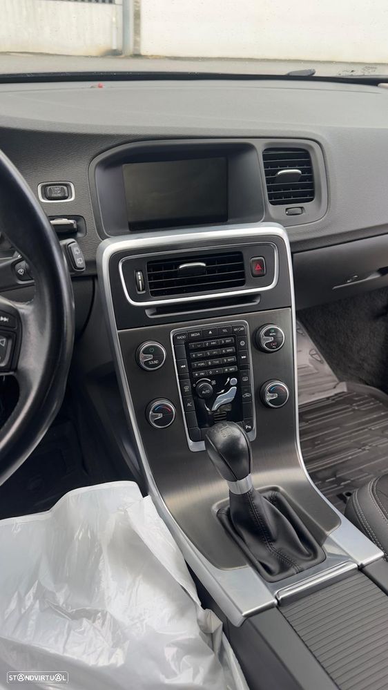 Volvo V60 1.6 D2 Drive Momentum Start/Stop - 6