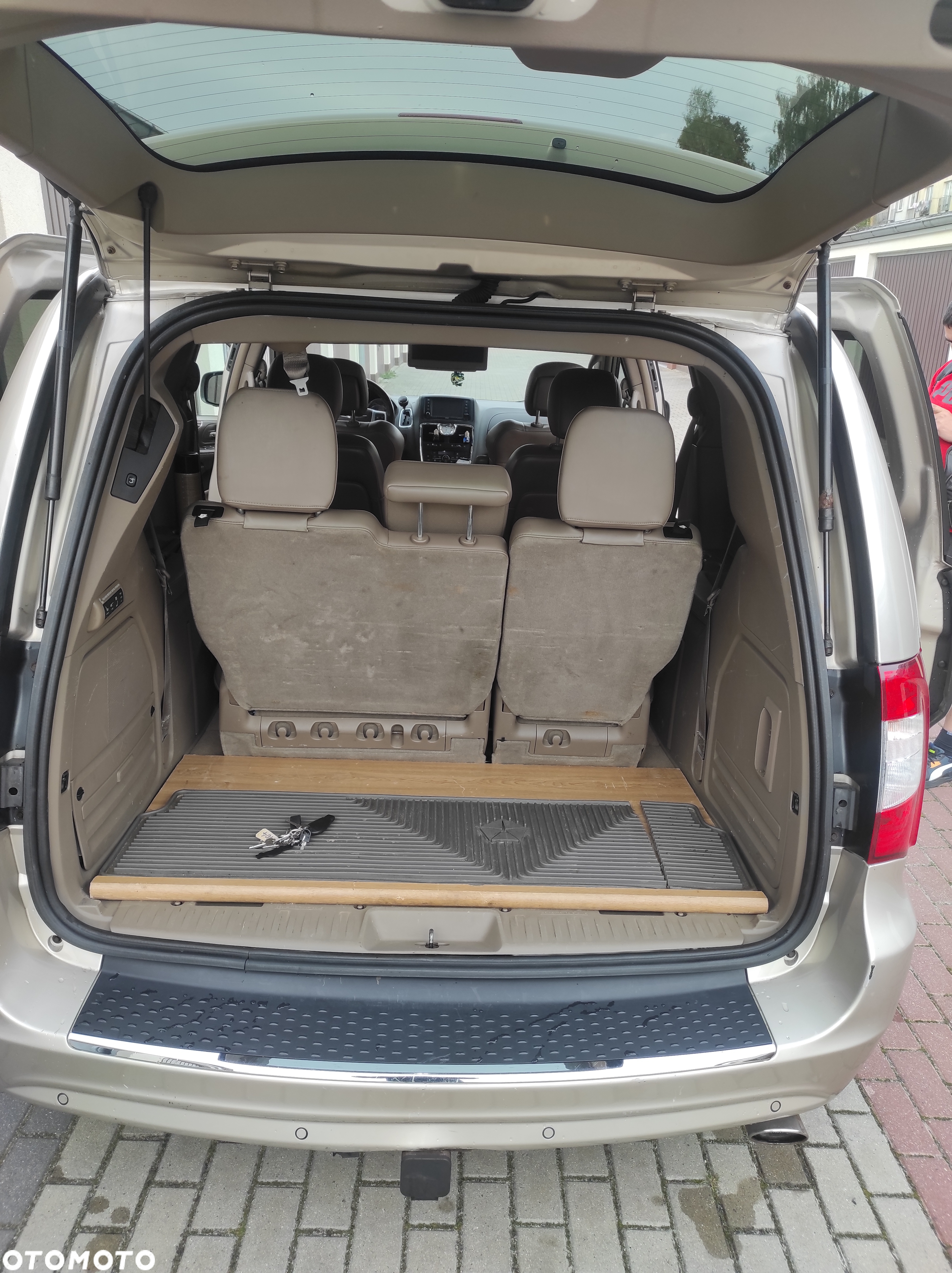 Chrysler Town & Country 3.6 Limited - 14