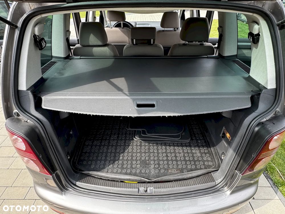 Volkswagen Touran 2.0 TDI DPF Highline - 32