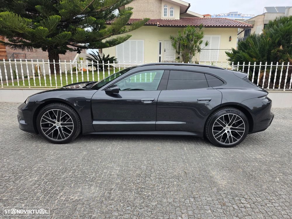 Porsche Taycan Sport Turismo - 18