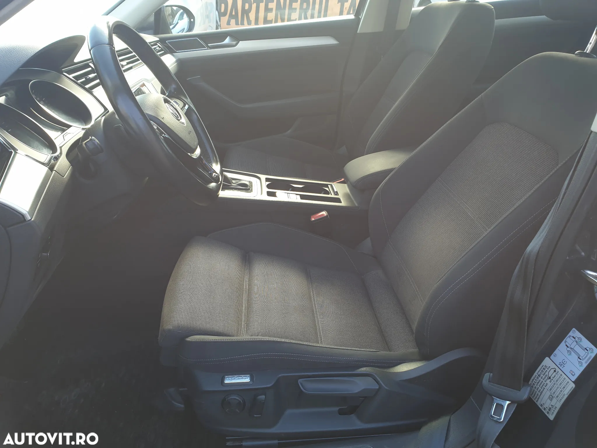 Volkswagen Passat 2.0 TDI DSG Comfortline - 17