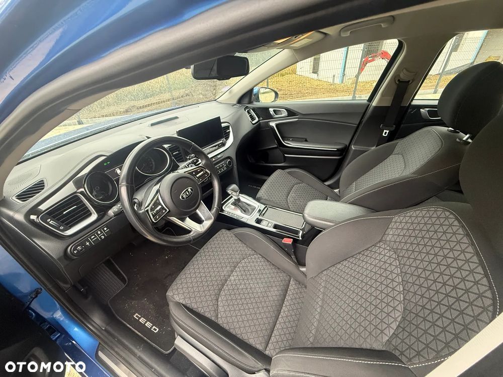 Kia Ceed - 9