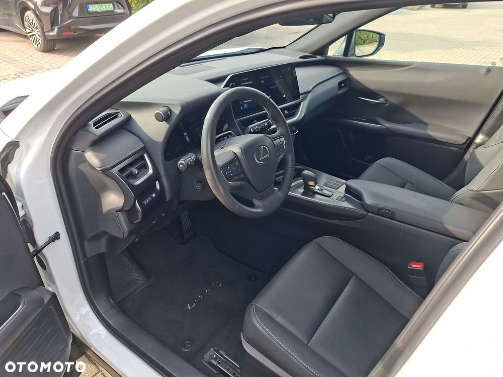 Lexus UX 300h F Sport Design - 9