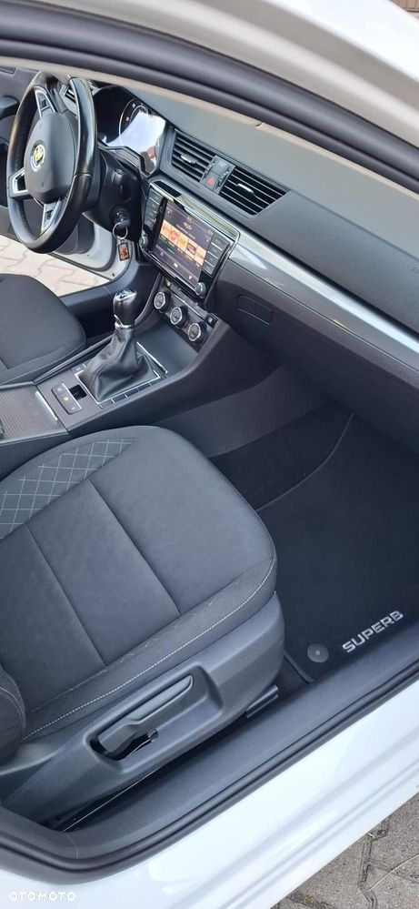 Skoda Superb 2.0 TDI Ambition - 4
