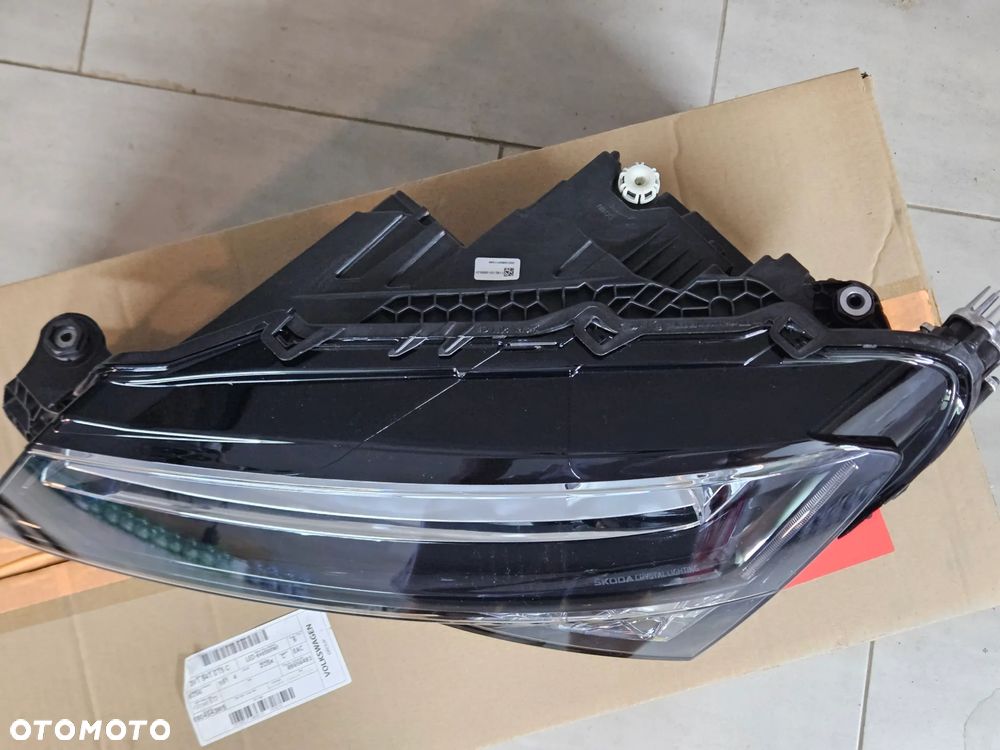 lampa LED lewy przód Skody Superb 3 NOWA - 2