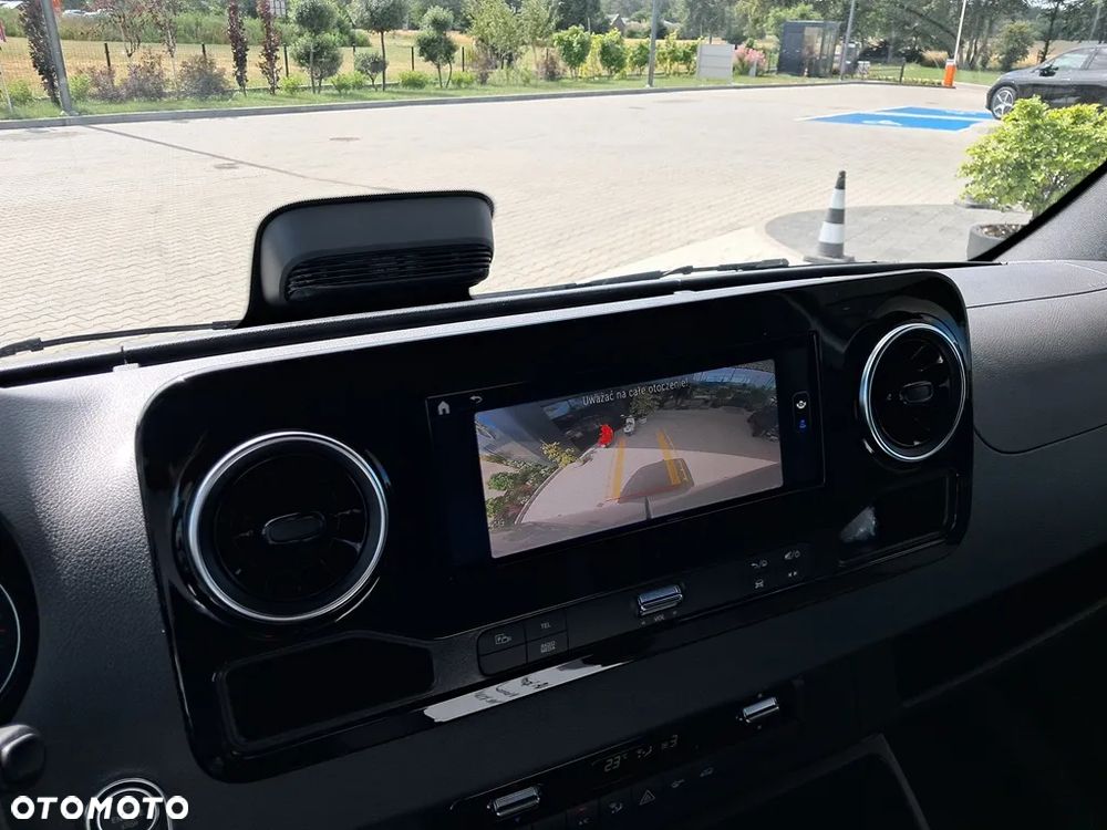 Mercedes-Benz Sprinter - 24