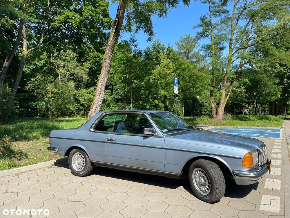 Mercedes-Benz W123 - 1