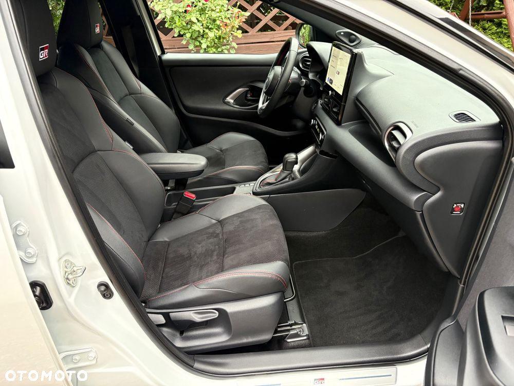 Toyota Yaris Hybrid 1.5 GR Sport - 22
