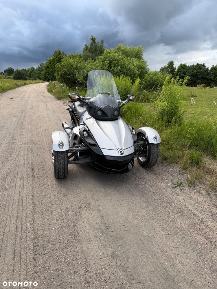 Can-Am Spyder - 17