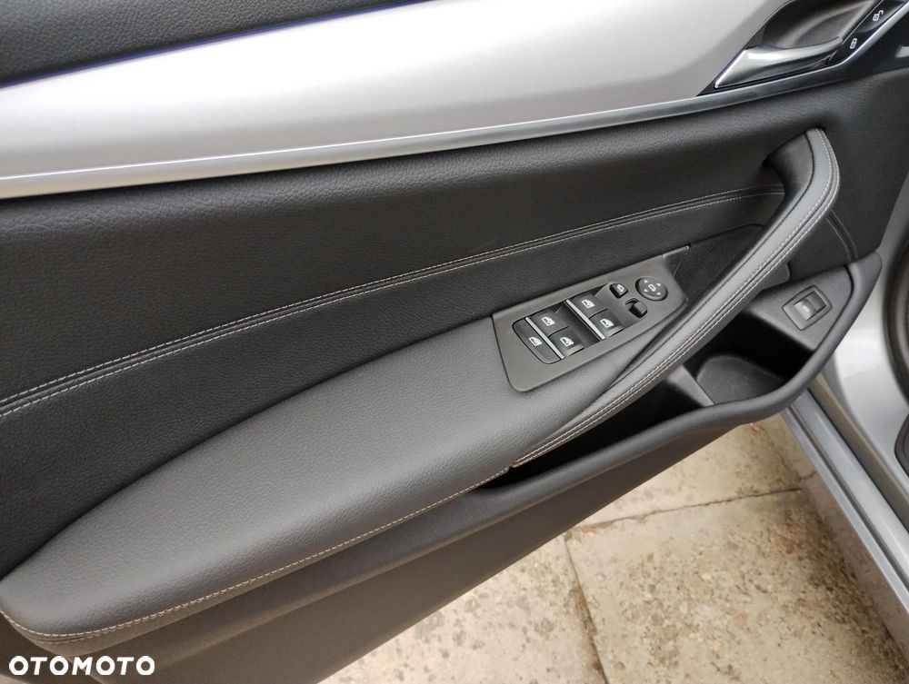 BMW Seria 5 520d Touring Luxury Line - 25