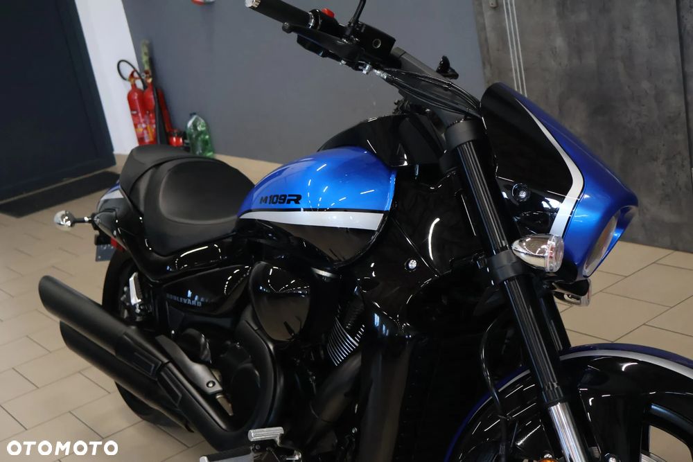 Suzuki Intruder - 1