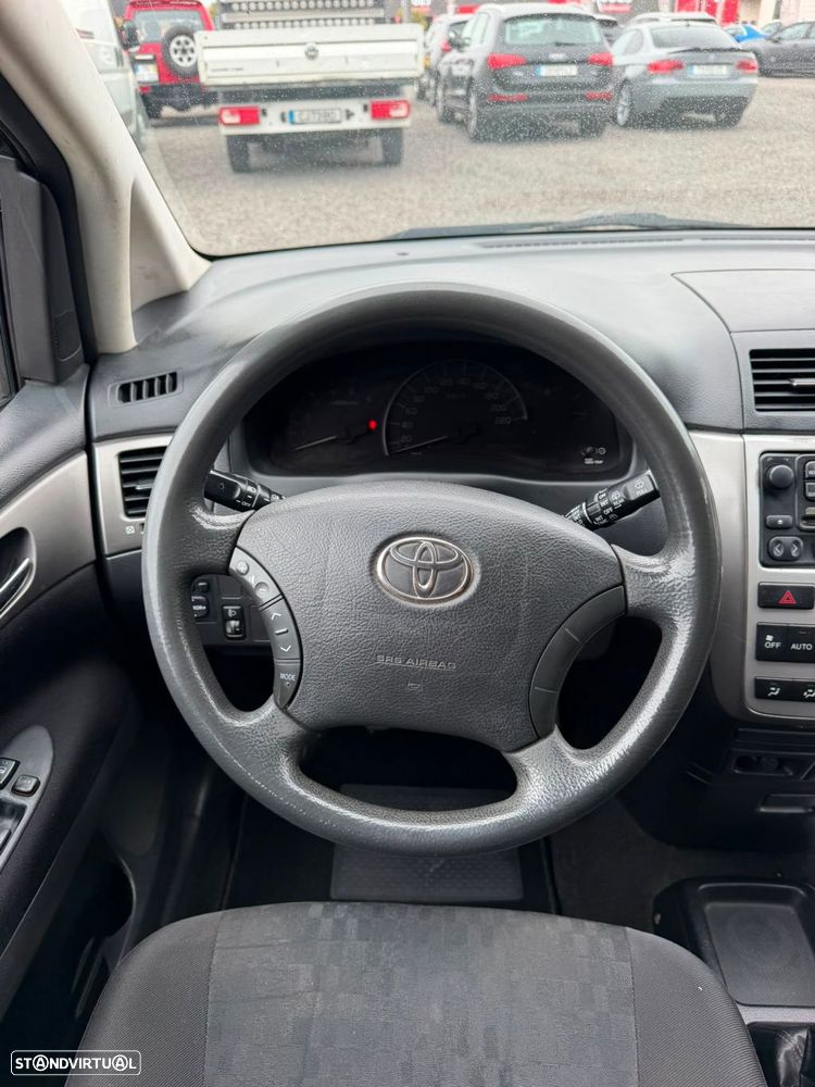 Toyota Avensis Verso 2.0 D-4D - 29