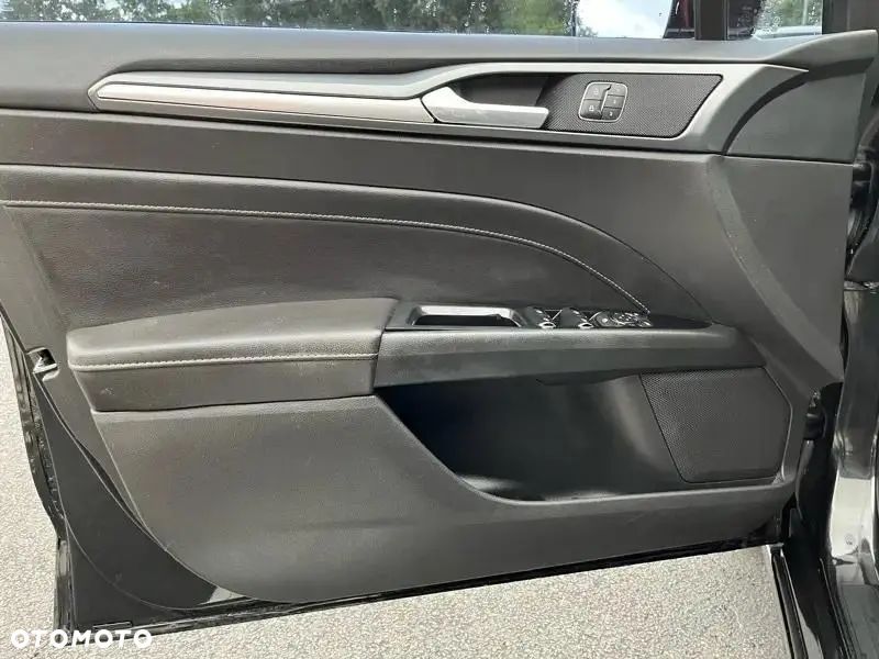 Ford Fusion - 17