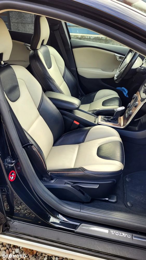 Volvo V40 D3 Geartronic Summum - 17