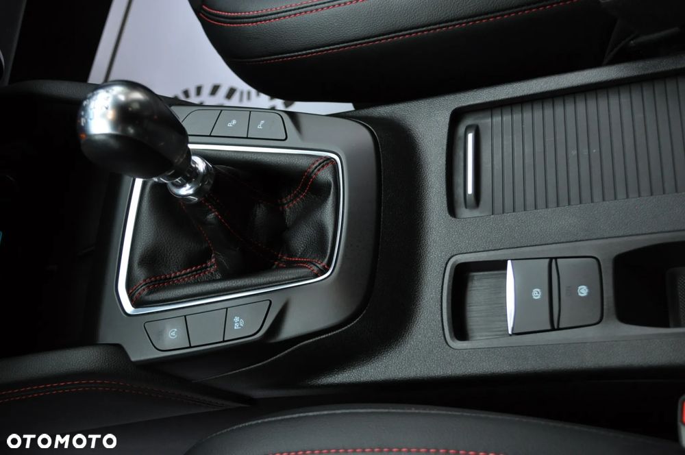 Ford Kuga 2.0 EcoBlue Hybrid TITANIUM - 36