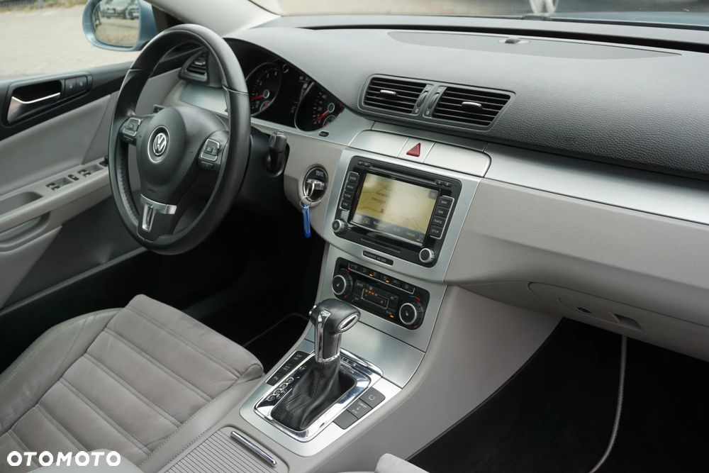Volkswagen Passat 3.2 V6 FSI 4Mot Highline DSG - 19