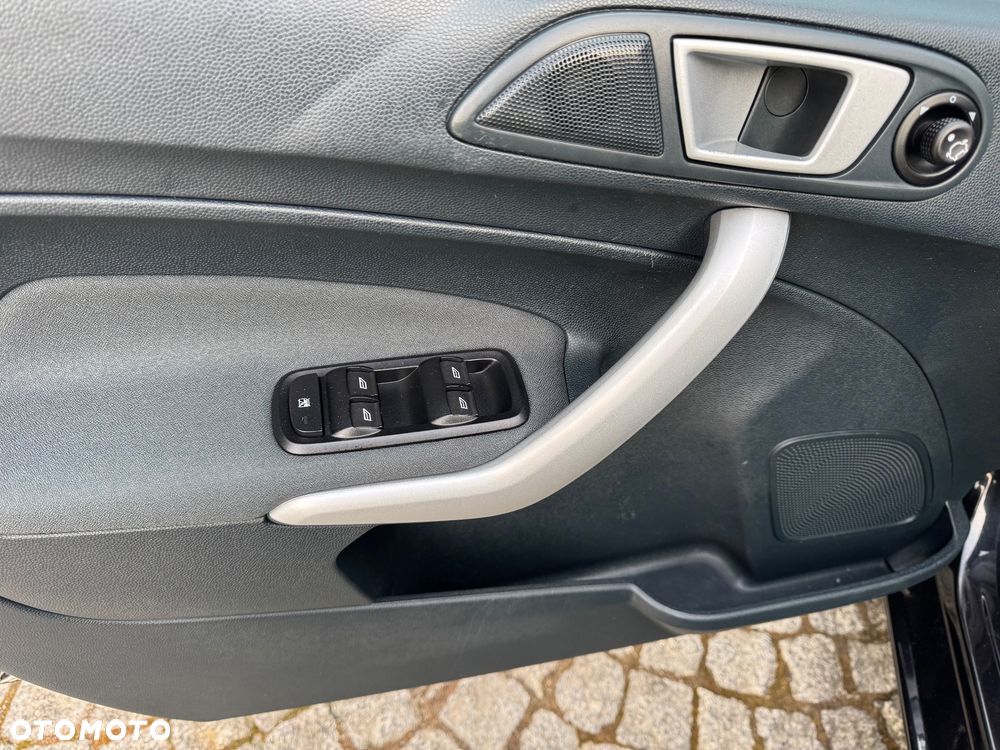 Ford Fiesta 1.25 Champions Edition - 33