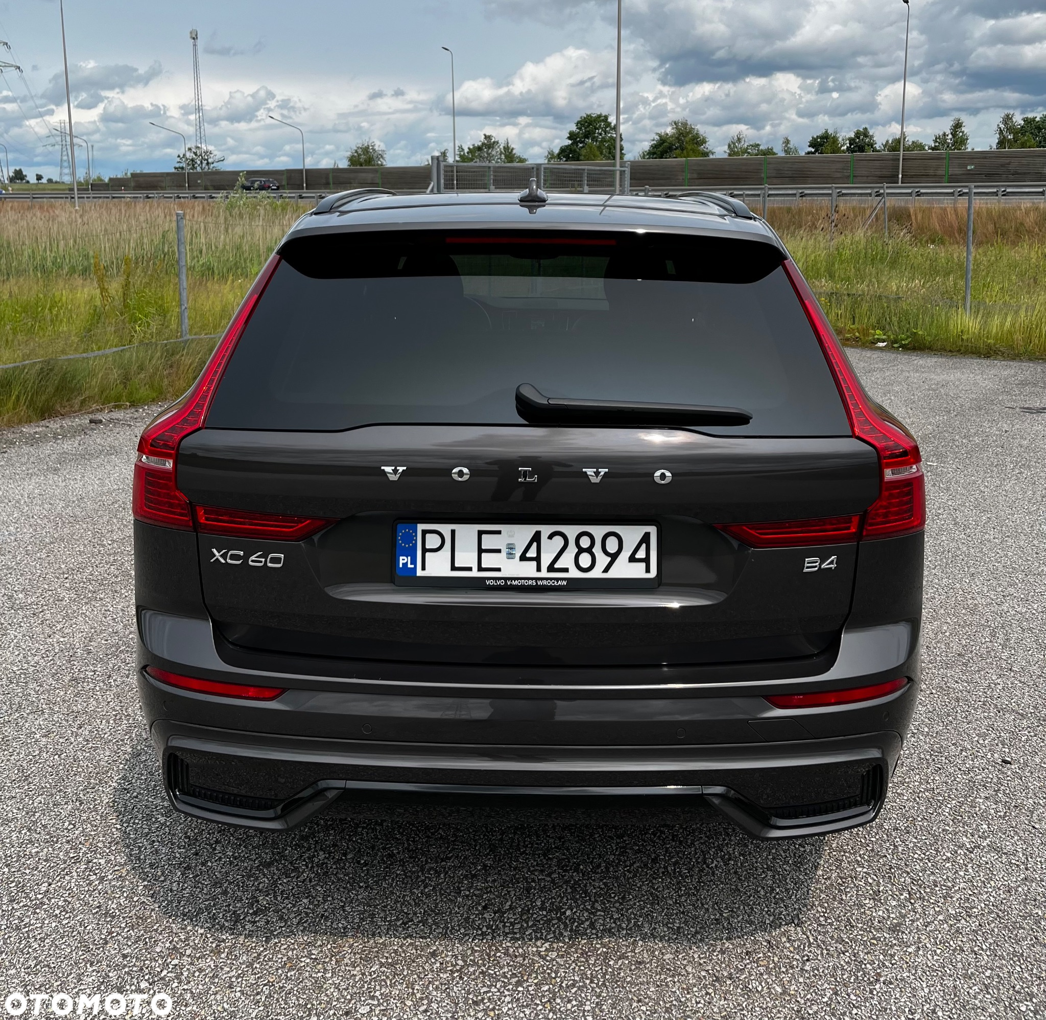 Volvo XC 60 B4 D Plus Dark - 4